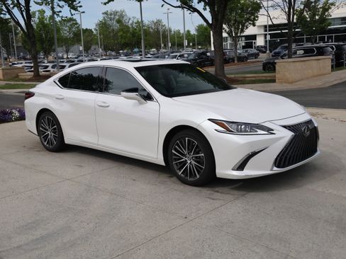 Used 2023 Lexus ES 350 w/ Premium Package image 2