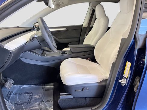Used 2024 Tesla Model Y Long Range AWD/4WD image 19