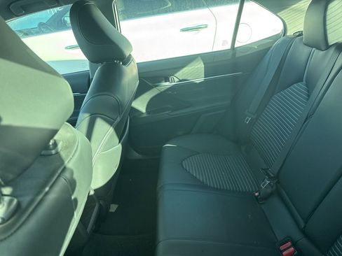 Used 2024 Toyota Camry SE image 11