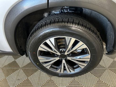 Used 2023 Nissan Rogue SV image 10