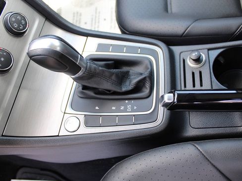 Used 2016 Volkswagen Golf SE FWD image 27