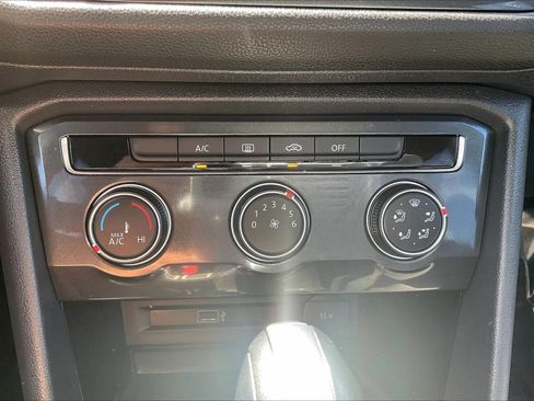 Used 2018 Volkswagen Tiguan S w/ 3rd Row Seat Package AWD/4WD image 29