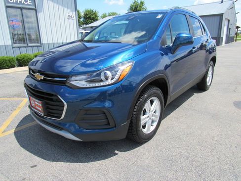 Used 2020 Chevrolet Trax LT w/ LT Convenience Package AWD/4WD image 1