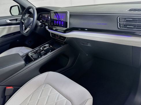 Used 2025 Volkswagen Atlas Cross Sport SEL Premium R-Line image 36