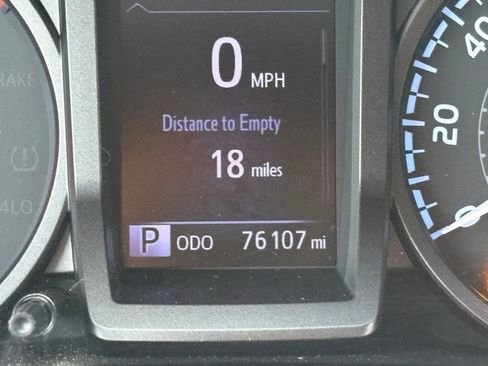 Used 2018 Toyota Tacoma TRD Sport image 21