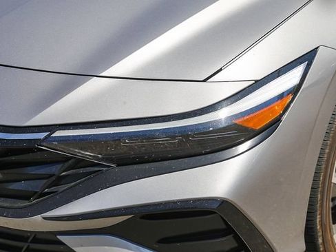 Certified 2025 Hyundai Elantra SEL FWD image 8