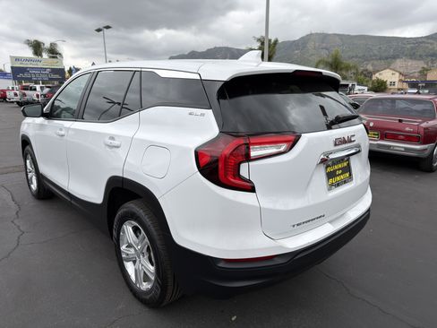 Used 2024 GMC Terrain SLE FWD image 6