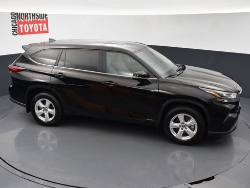 Used 2023 Toyota Highlander LE AWD/4WD image 23