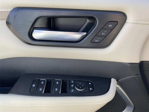 New 2026 Nissan Armada Platinum image 18