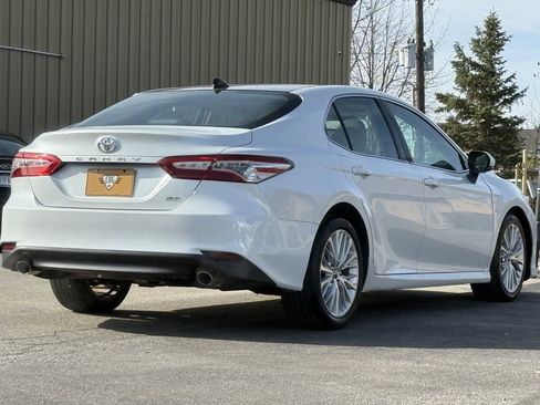Used 2018 Toyota Camry XLE image 6