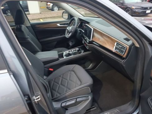 Used 2025 Volkswagen Atlas SE image 8