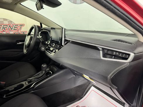 Used 2020 Toyota Corolla LE FWD image 12