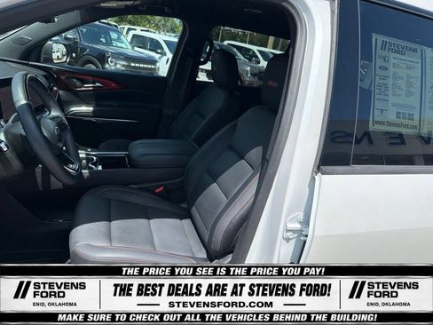 Used 2025 Chevrolet Traverse Z71 w/ Enhanced Driving Package AWD/4WD image 15