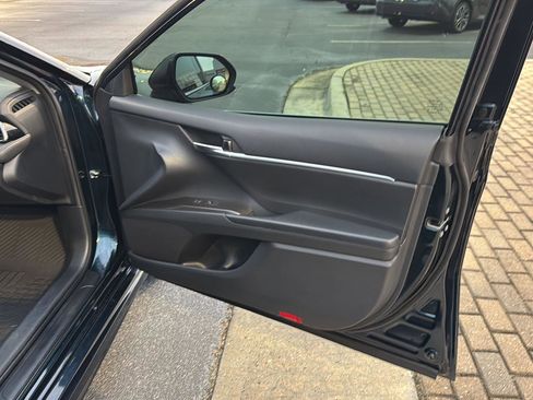 Certified 2021 Toyota Camry SE image 12