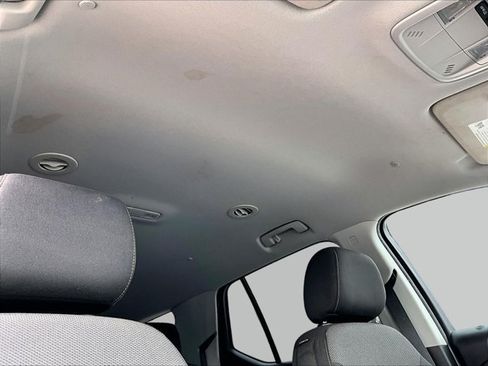 Used 2021 Chevrolet Traverse LT FWD image 17