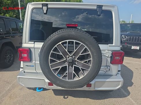 Used 2022 Jeep Wrangler Unlimited Sahara image 3