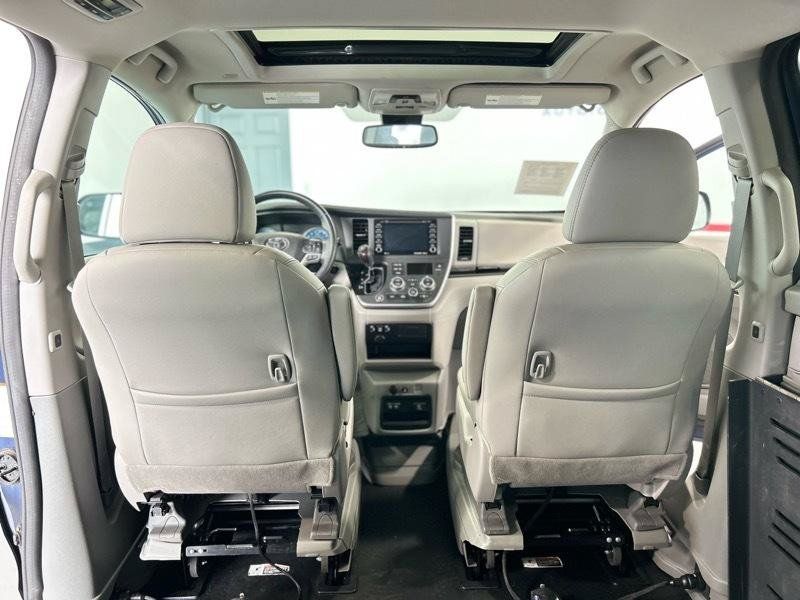Used 2020 Toyota Sienna XLE w/ XLE Navigation Package FWD image 19