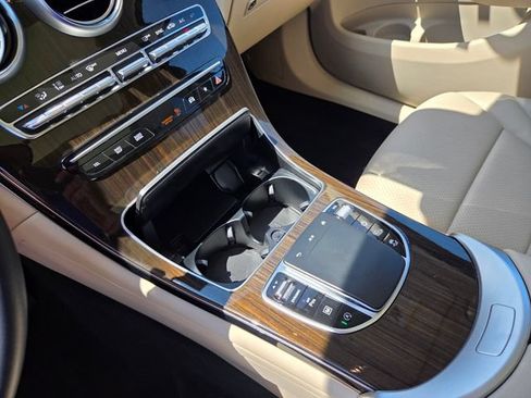 Used 2022 Mercedes-Benz GLC 300 image 25