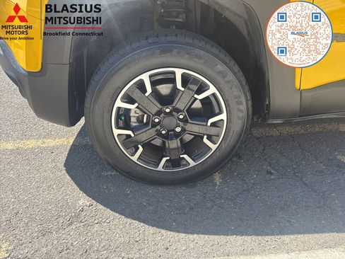 Used 2023 Jeep Renegade Latitude AWD/4WD image 19