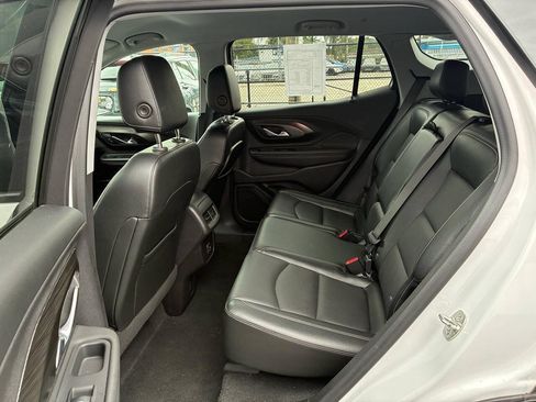 Used 2024 GMC Terrain SLT AWD/4WD image 11