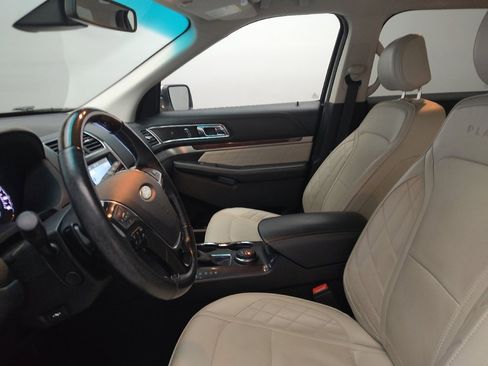 Used 2017 Ford Explorer Platinum image 17
