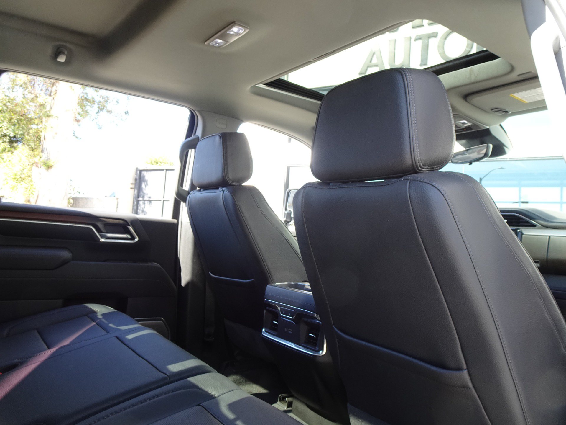 Used 2025 GMC Sierra 2500 Denali w/ Denali Reserve Package AWD/4WD image 17