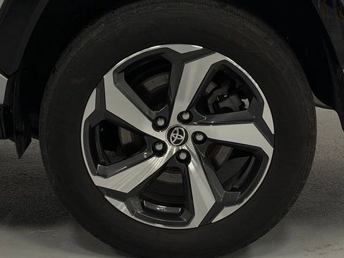 Used 2021 Toyota RAV4 SE image 8