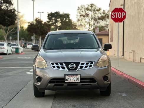 Used 2013 Nissan Rogue S image 2