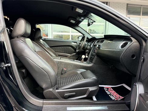 Used 2011 Ford Mustang Shelby GT500 w/ SVT Performance Pkg image 31