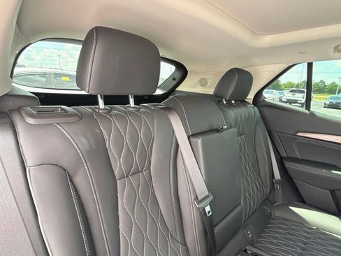 Used 2023 Buick Envision Avenir FWD image 30