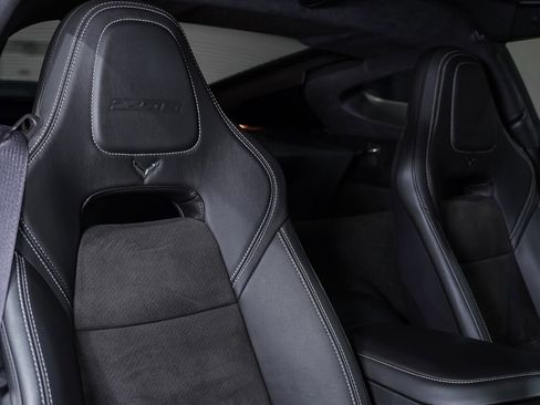 Used 2016 Chevrolet Corvette Z06 w/ 3LZ Preferred Equipment Group image 60