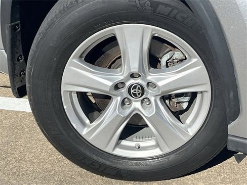 Used 2023 Toyota Highlander LE image 10