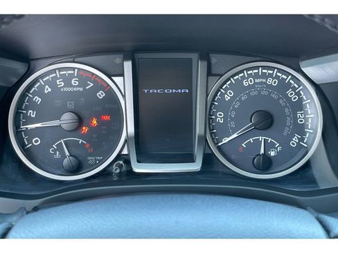 Used 2022 Toyota Tacoma SR5 RWD image 35