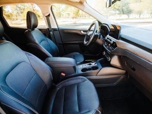 Used 2020 Ford Escape Titanium w/ Titanium Premium Package 2.0 image 28