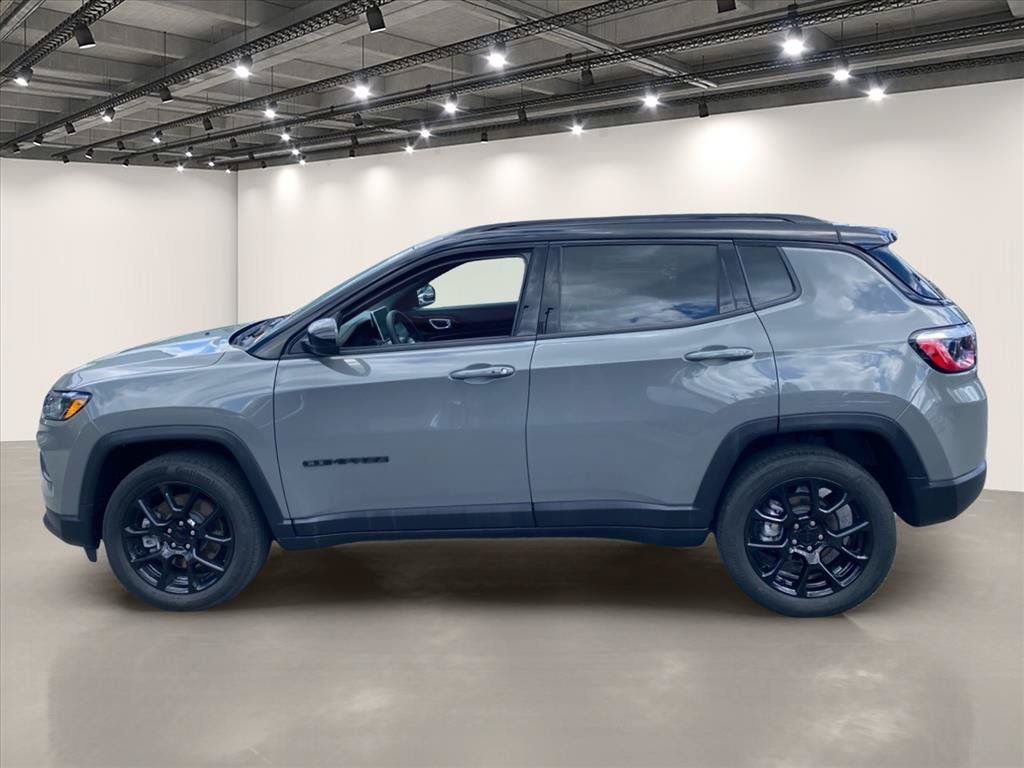 Used 2023 Jeep Compass Latitude AWD/4WD image 4