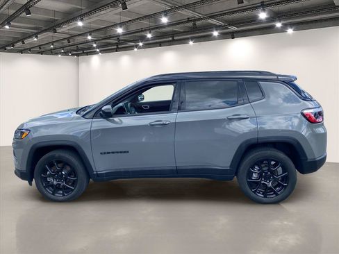 Used 2023 Jeep Compass Latitude AWD/4WD image 4