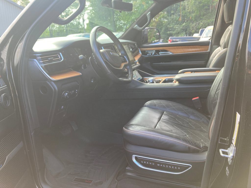 Used 2022 Jeep Grand Wagoneer Series III AWD/4WD image 12