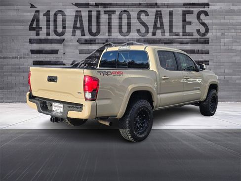 Used 2018 Toyota Tacoma TRD Sport image 3