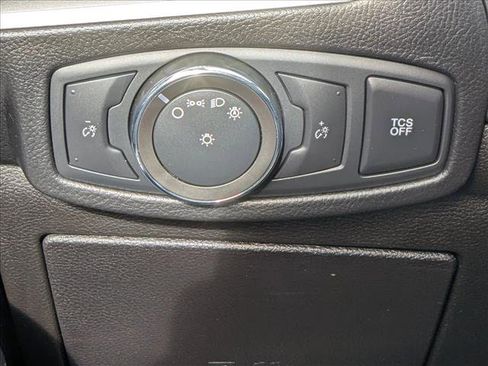 Used 2021 Ford Edge SE image 29