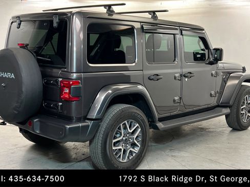 Used 2025 Jeep Wrangler Sahara image 5