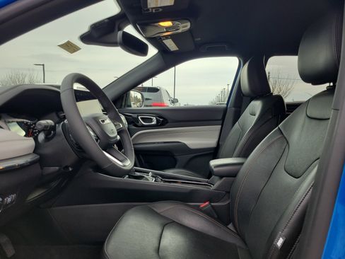 Used 2023 Jeep Compass Limited image 16