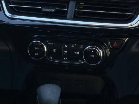 Used 2024 Chevrolet Trax RS FWD image 18