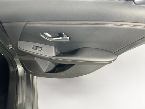 Used 2024 Nissan Sentra SR w/ SR Premium Package image 28