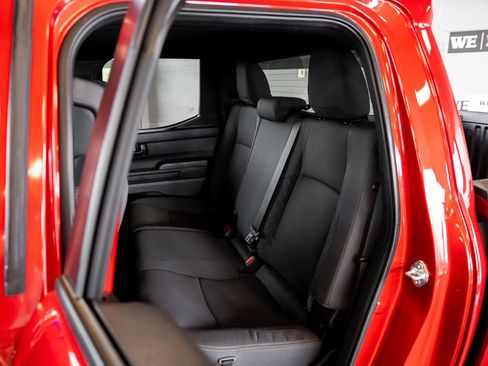 Certified 2025 Toyota Tacoma SR5 AWD/4WD image 9