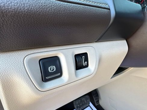 Used 2019 GMC Acadia Denali w/ Technology Package AWD/4WD image 18
