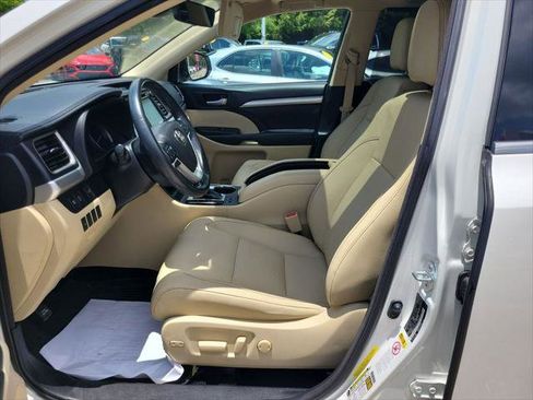 Certified 2017 Toyota Highlander XLE FWD image 14