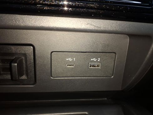 Used 2024 Nissan Titan PRO-4X w/ Pro-4x Convenience Package image 19