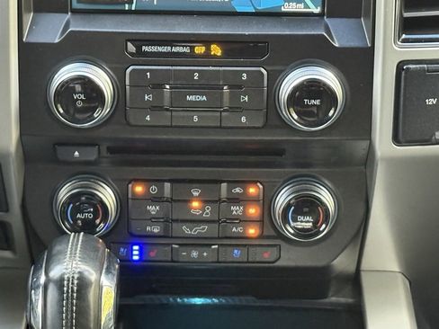 Used 2018 Ford F150 Lariat w/ Equipment Group 502A Luxury image 15