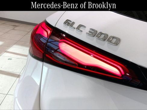 Used 2025 Mercedes-Benz GLC 300 4MATIC image 27