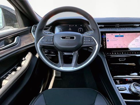 New 2026 Jeep Grand Cherokee L 4WD image 9